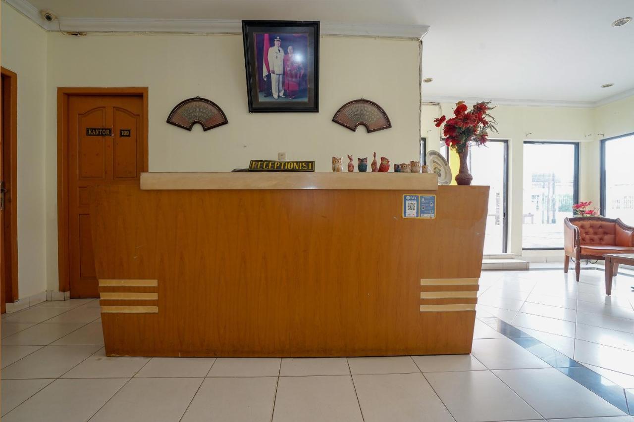 Vaccinated Staff - OYO 2025 Wisma Musdalifa Palembang Exterior foto