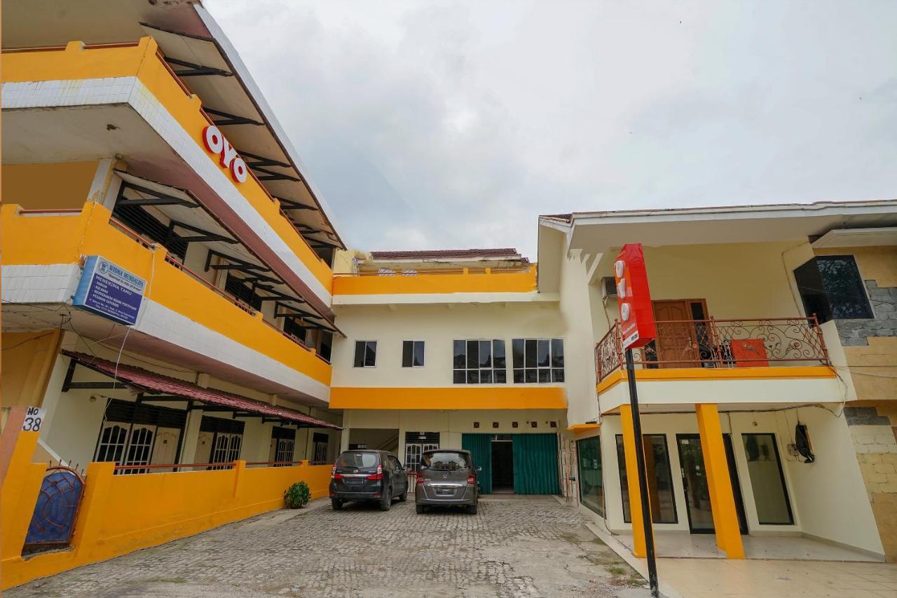 Vaccinated Staff - OYO 2025 Wisma Musdalifa Palembang Exterior foto