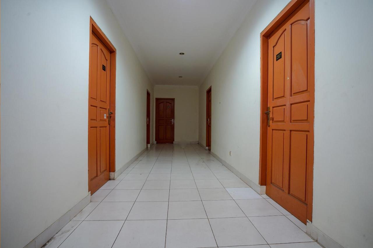 Vaccinated Staff - OYO 2025 Wisma Musdalifa Palembang Exterior foto